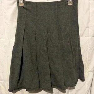 Gray Knee-Length A-Line Pleated Skirt